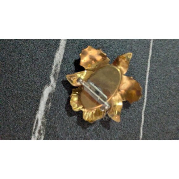 Vintage Gold Tone Floral Brooch With Cameo And Pearls 2-Inch Elegant Retro Jewel - Picture 6 of 7